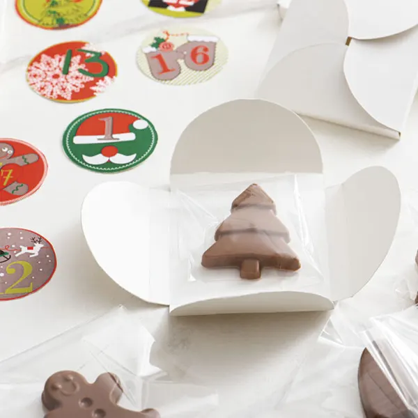 Kit cu doua matrite si advent calendar pentru realizarea diferitelor figurine de ciocolata - imagine 4